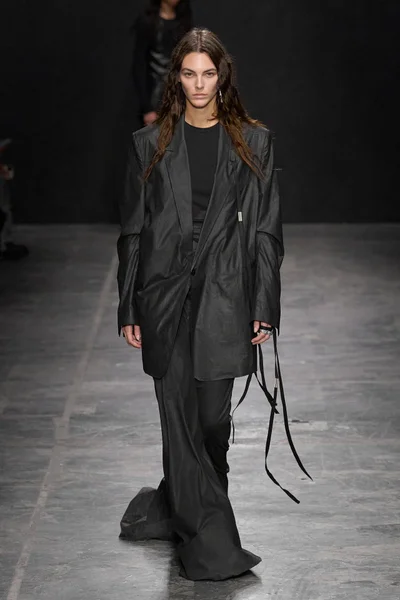 Look 11